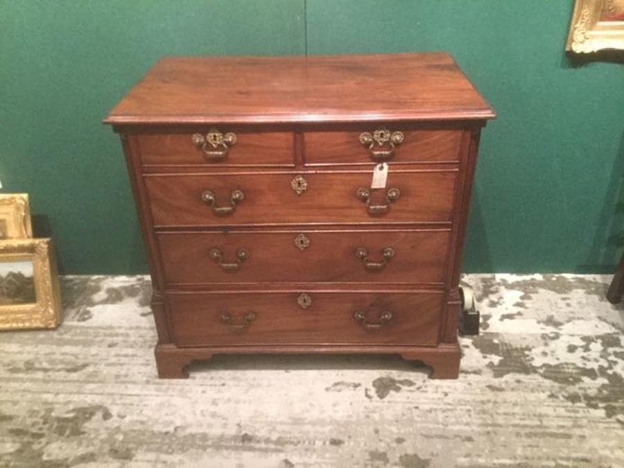 18th.c. Mahogany 4 hts. Chest of drawers.