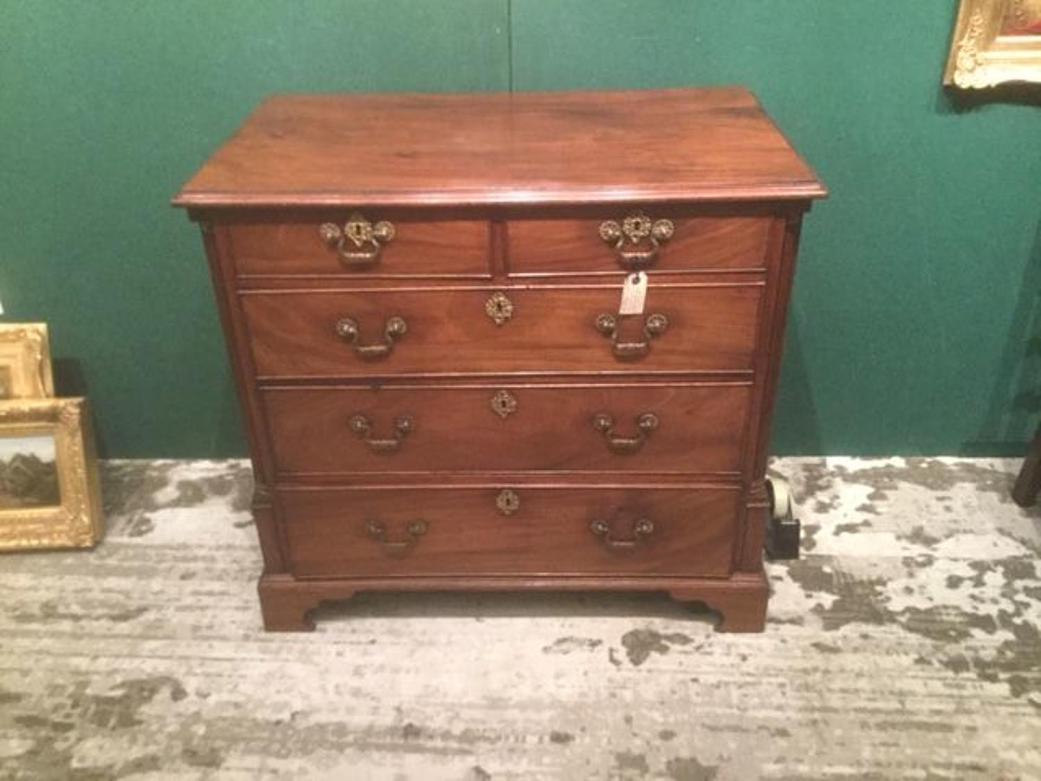 18th.c. Mahogany 4 hts. Chest of drawers.